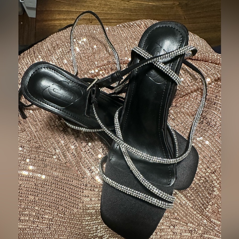 Size 6 women’s SHEIN heels. Wrap around ankle.